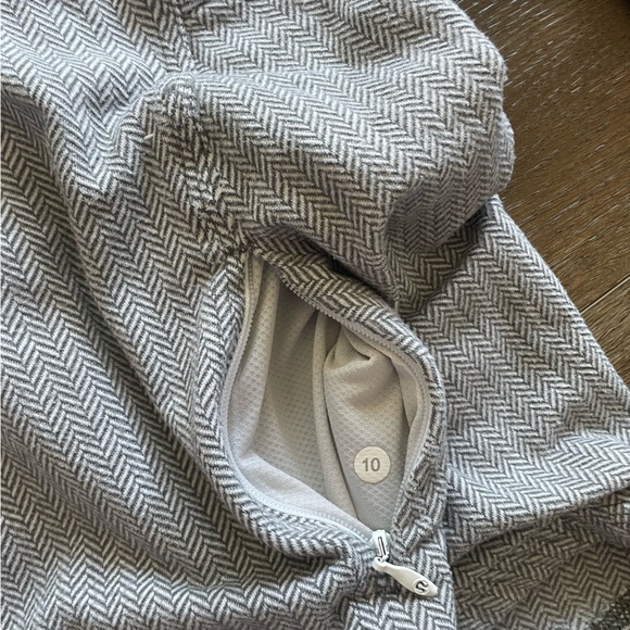 Lululemon Gray Herringbone Quarter-Zip Jacket in Size 10 - Picture 4 of 14
